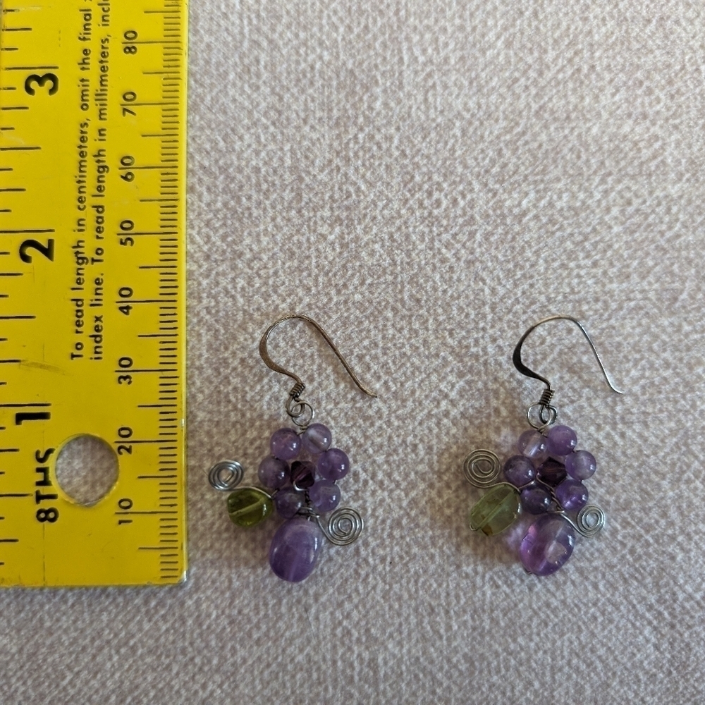 Silvery wire earrings with purple and green beads - Picture 3 of 3